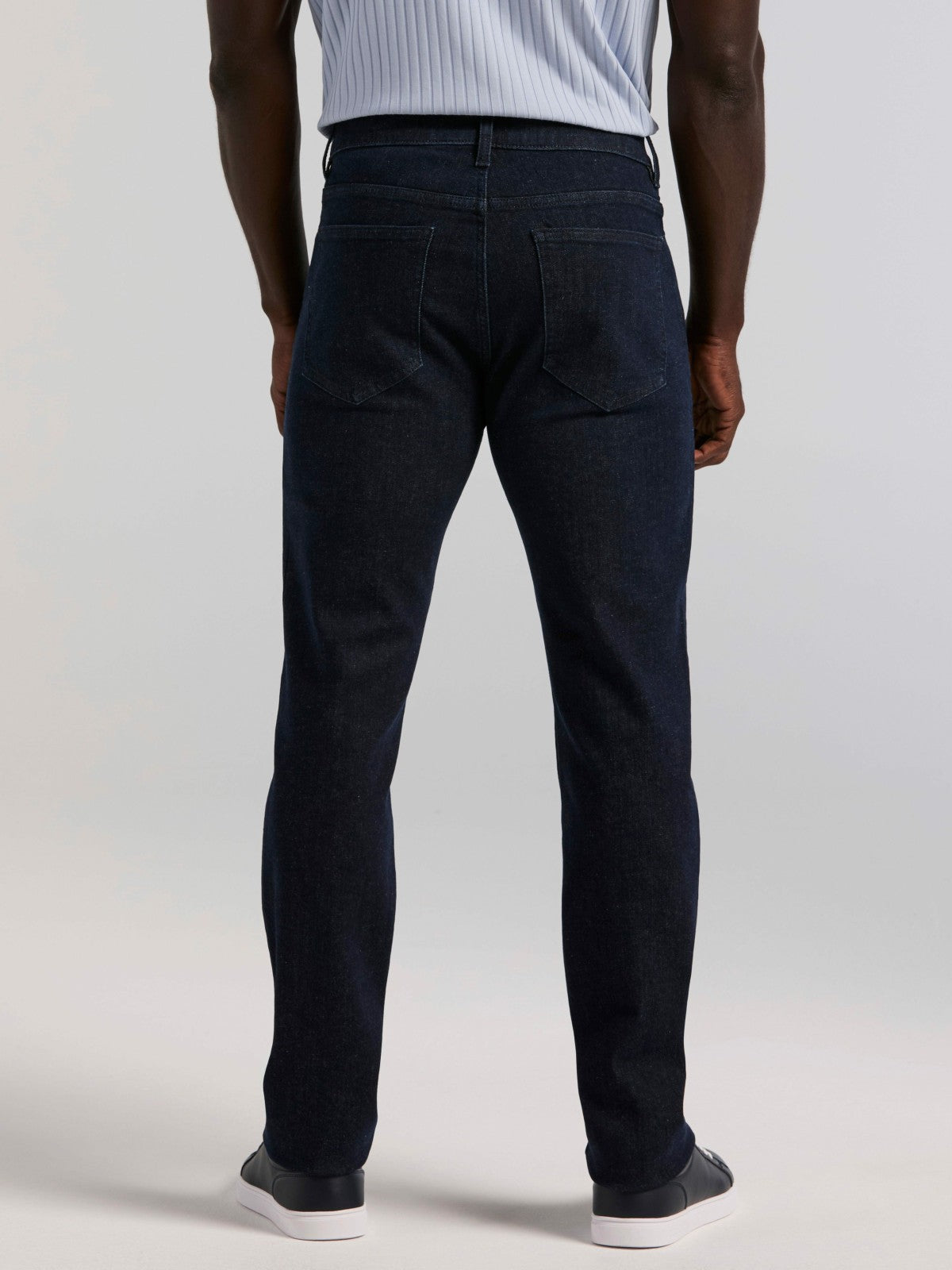 Perry Ellis Slim Fit Indigo Rinse 5-Pocket Stretch Denim Jeans