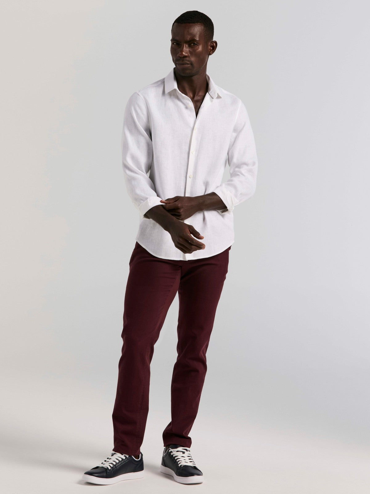 Perry Ellis Slim Fit Dyed Solid Twill Chino Pant