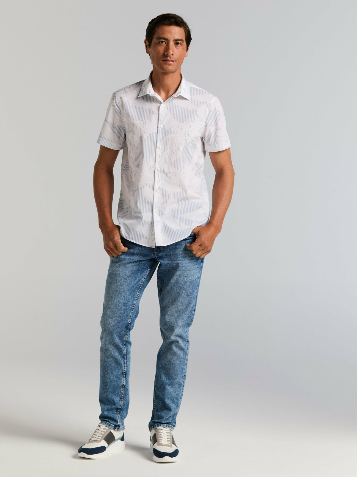 Perry Ellis Slim Fit Feather Print Shirt